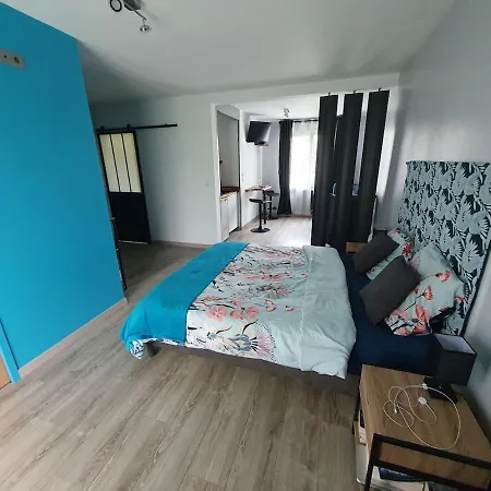 50m2 Independant Dans Maison Familiale Apartment Arnage
