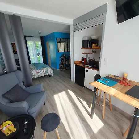 50m2 Independant Dans Maison Familiale Apartment Arnage